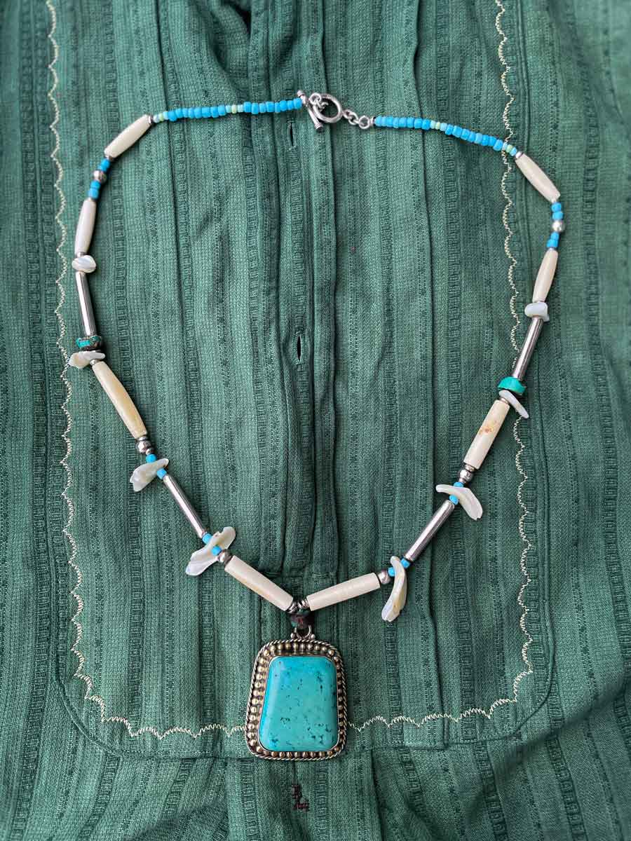 Handmade vintage bone bead, shell and turquoise necklace - Image 4