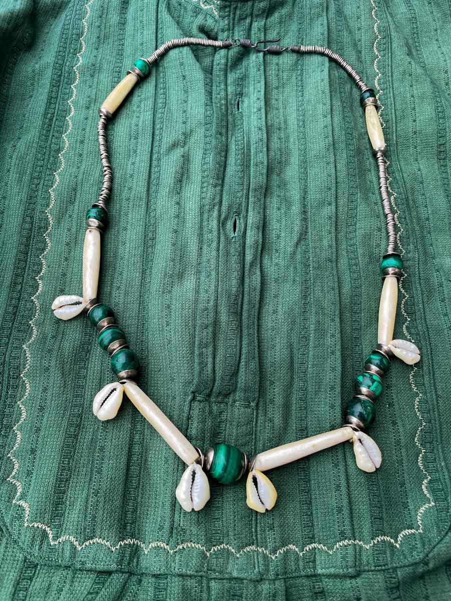 Vintage malachite and bone necklace - Image 3